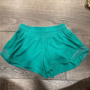 Lululemon Hotty Hot Low-Rise Lined Short 2.5"